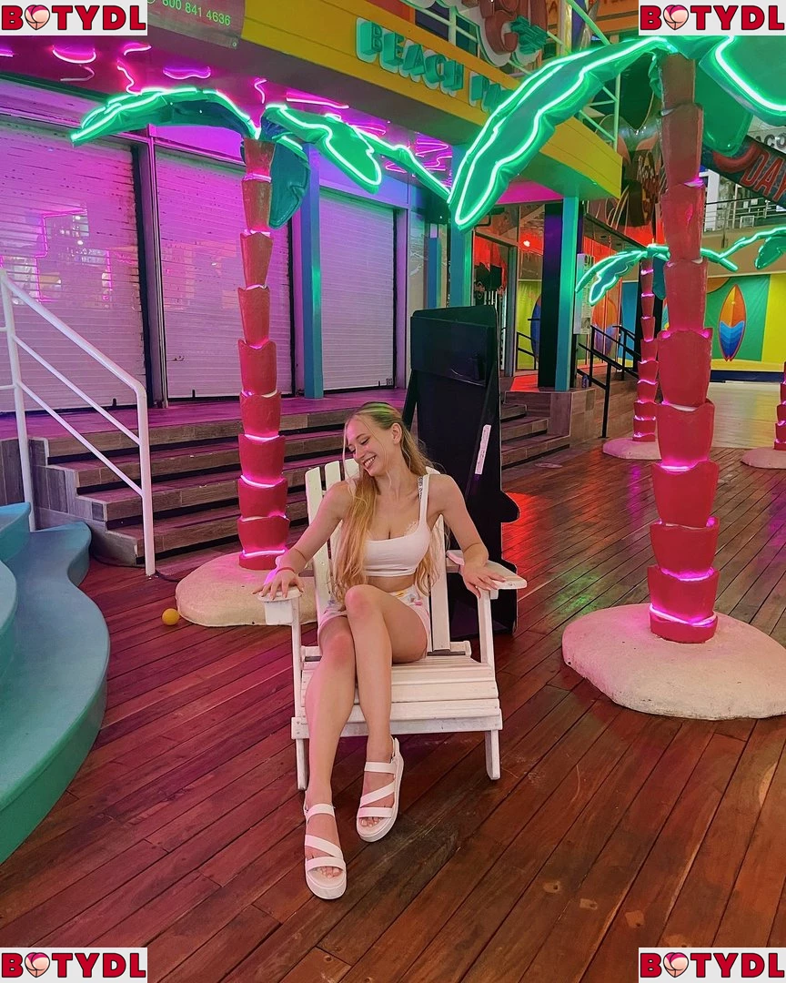 Sophia Diamond Onlyfans Photo Gallery 