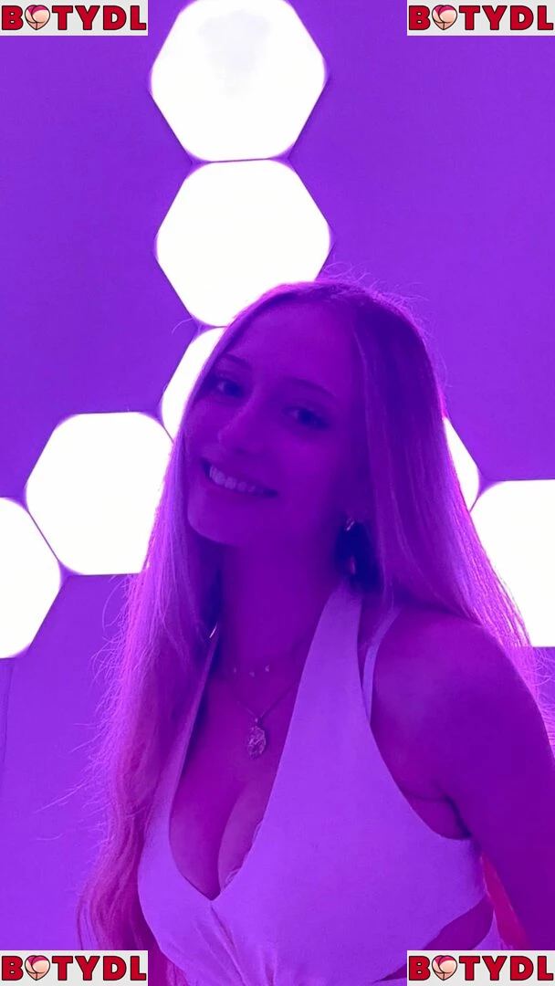 Sophia Diamond Onlyfans Photo Gallery 