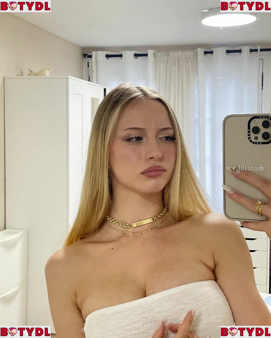 Sophia Diamond Onlyfans Photo Gallery 