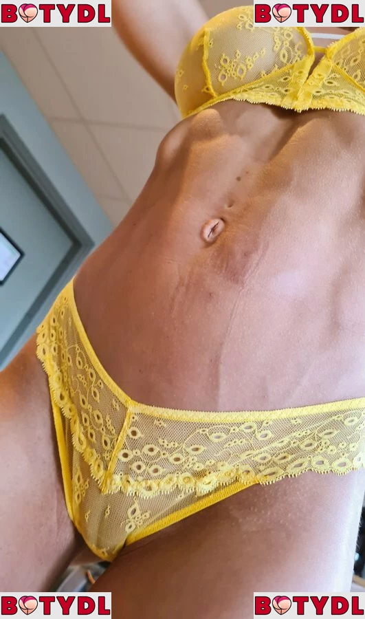 Lily Strong Onlyfans Photo Gallery 