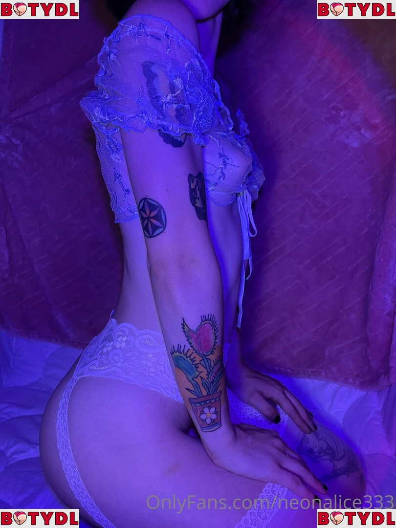 neonalice333 Onlyfans Photo Gallery 