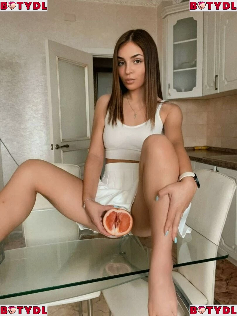 Tasya Mini Onlyfans Photo Gallery 