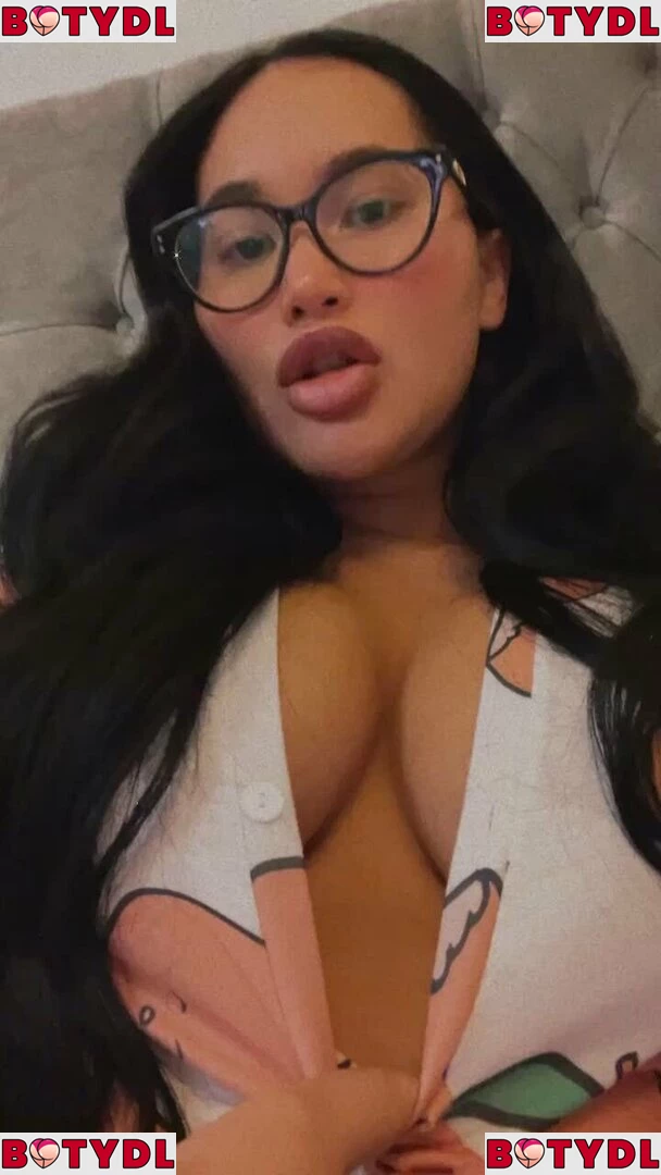 asiababyxo Onlyfans Photo Gallery 