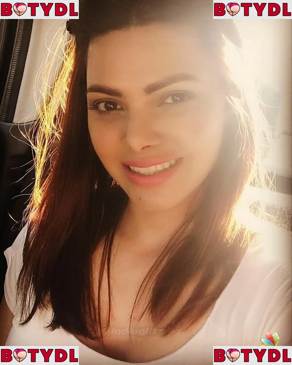 Sherlyn Chopra Onlyfans Photo Gallery 