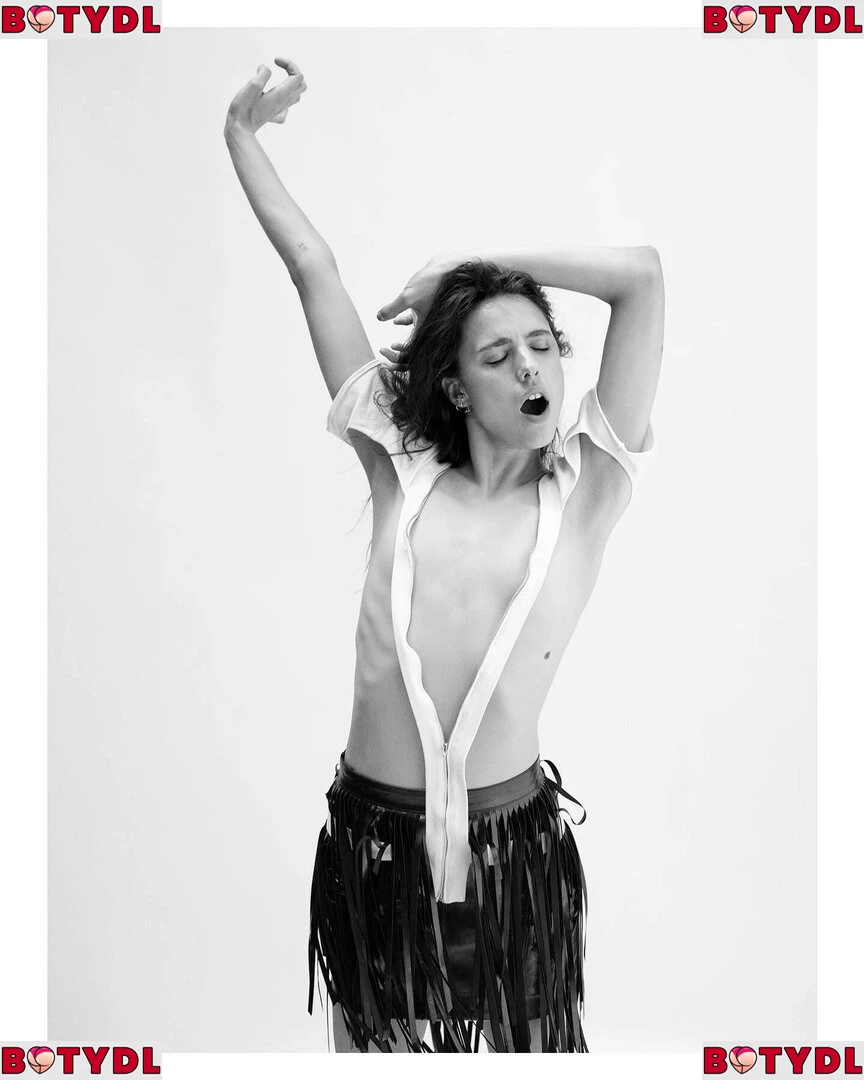 Margaret Qualley Onlyfans Photo Gallery 