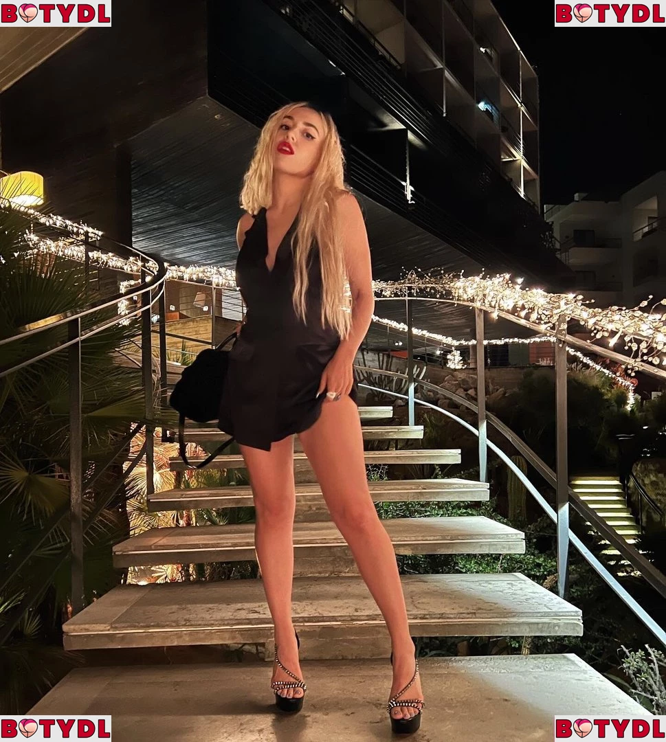 Ava Max Onlyfans Photo Gallery 