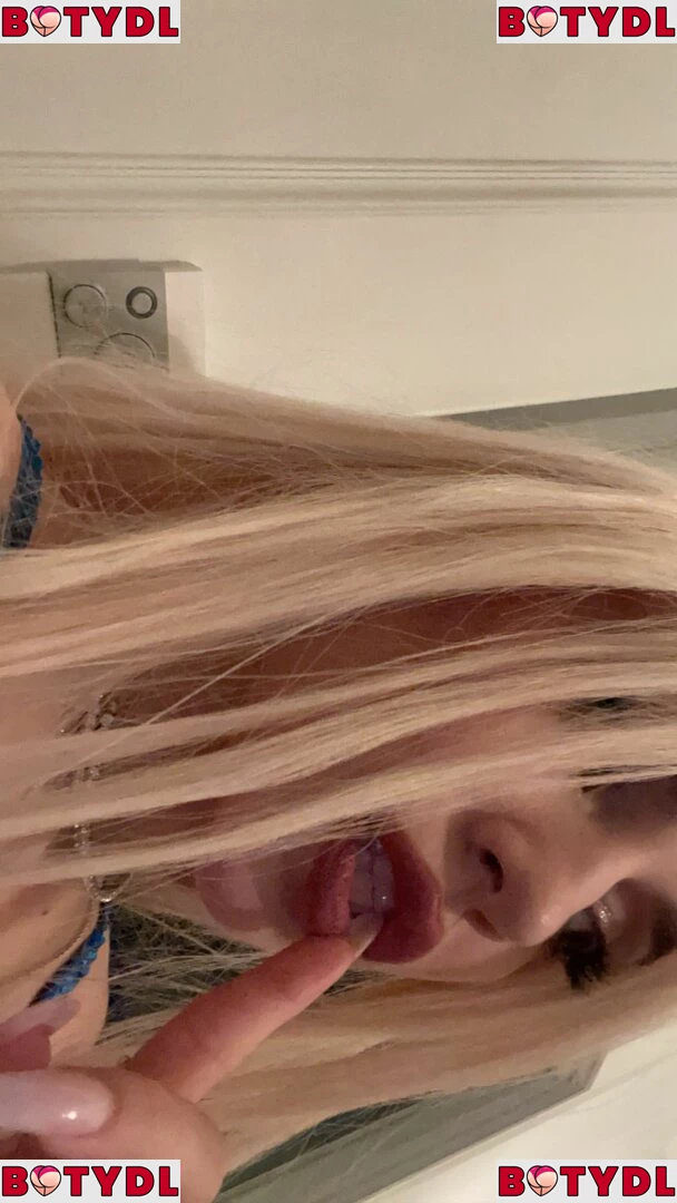 Ava Max Onlyfans Photo Gallery 