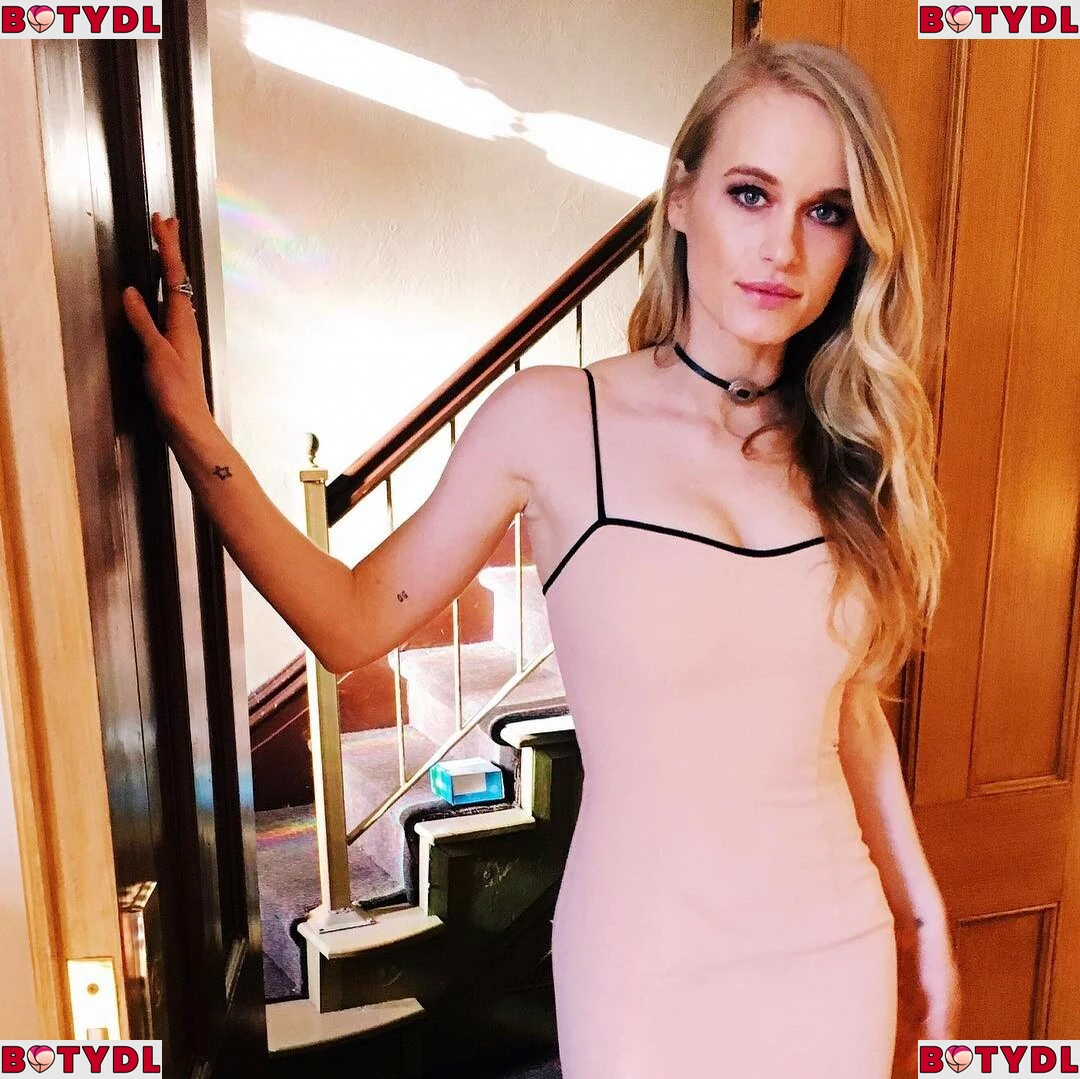 Leven Rambin Onlyfans Photo Gallery 