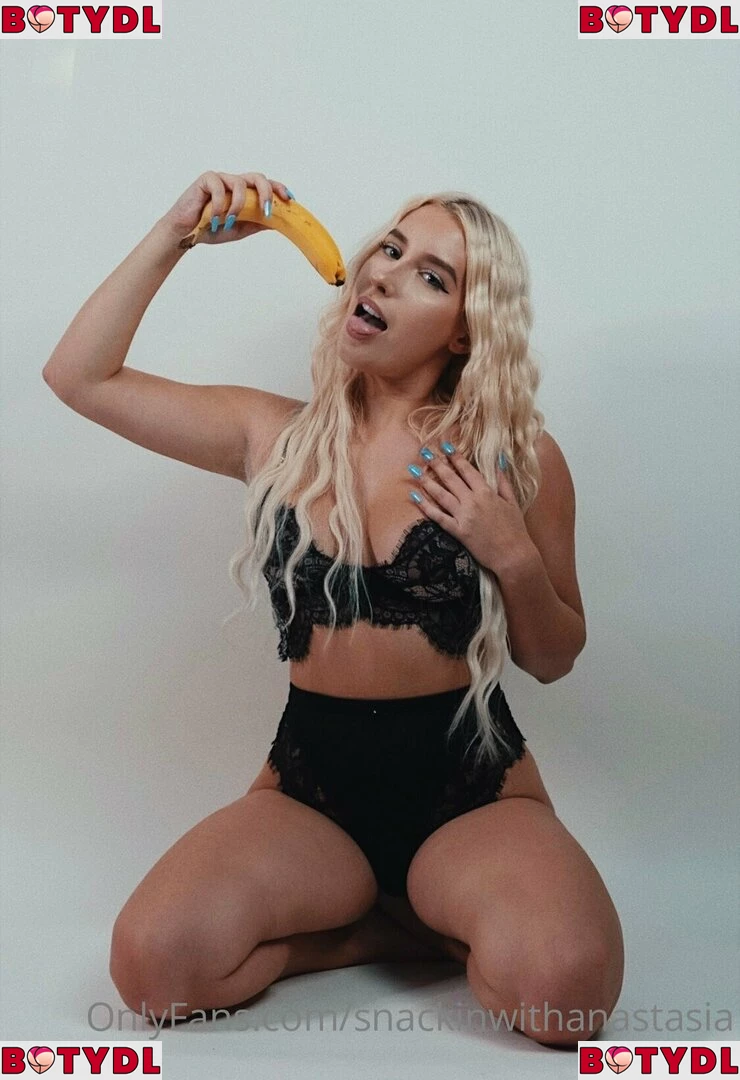 snackinwithanastasia Onlyfans Photo Gallery 