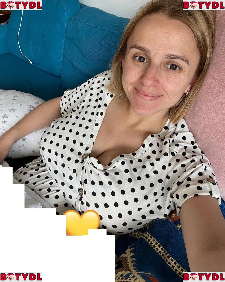 Hannah Witton Onlyfans Photo Gallery 