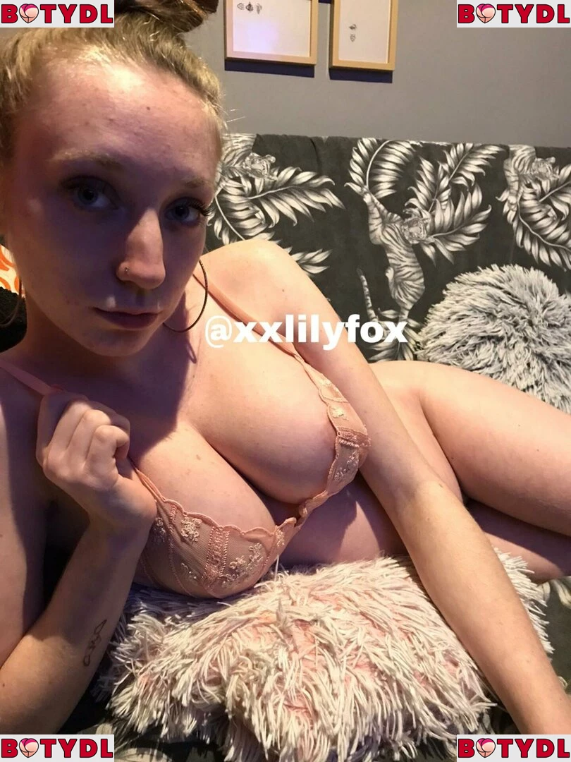 xxlilyfox Onlyfans Photo Gallery 