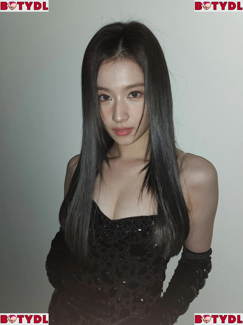 WomenK-pop Onlyfans Photo Gallery 