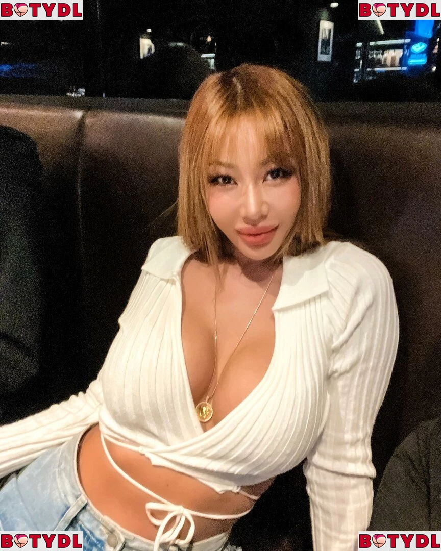 WomenK-pop Onlyfans Photo Gallery 