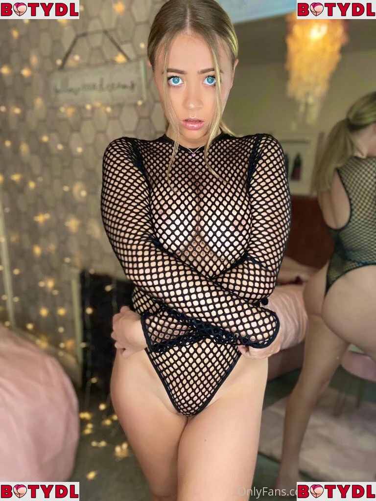 Cara Arabella Onlyfans Photo Gallery 