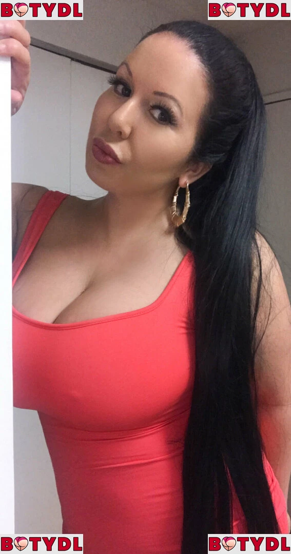 latinamilfnyc Onlyfans Photo Gallery 