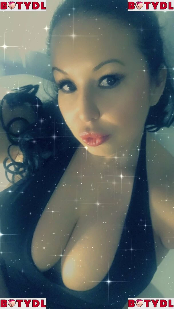 latinamilfnyc Onlyfans Photo Gallery 