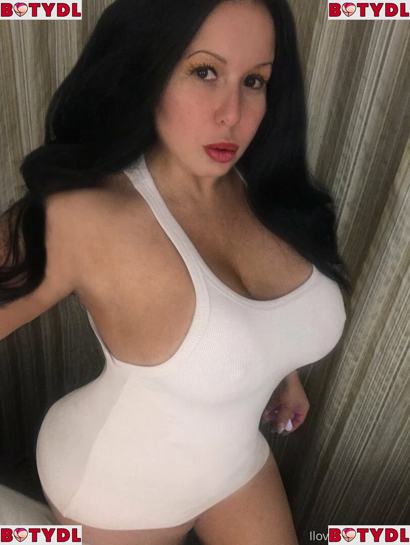 latinamilfnyc Onlyfans Photo Gallery 