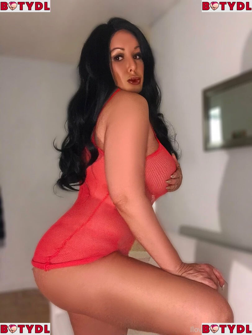 latinamilfnyc Onlyfans Photo Gallery 