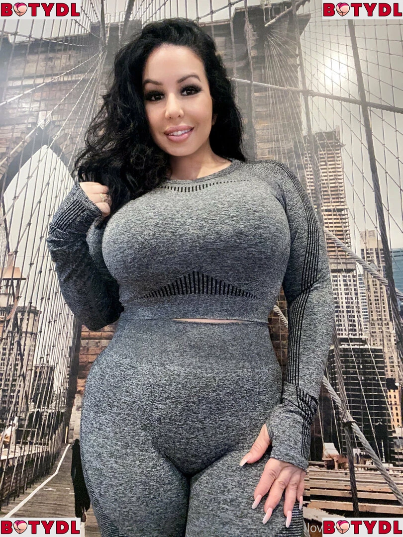 latinamilfnyc Onlyfans Photo Gallery 