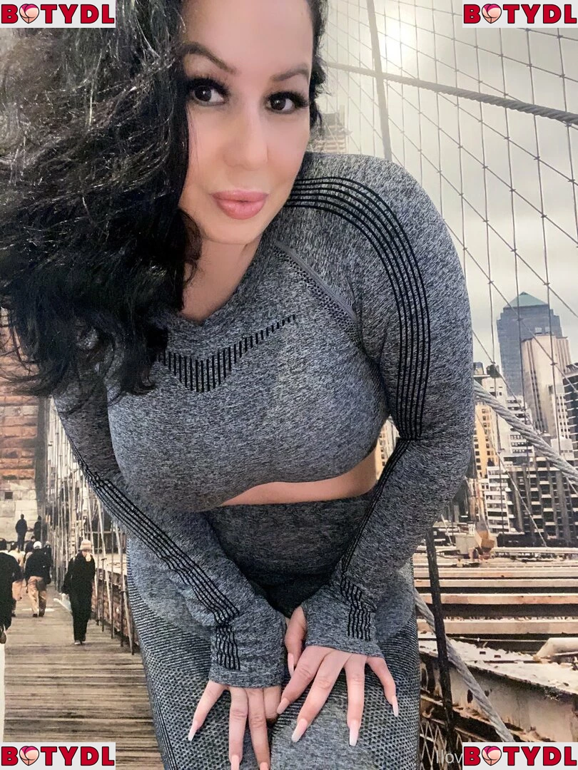 latinamilfnyc Onlyfans Photo Gallery 