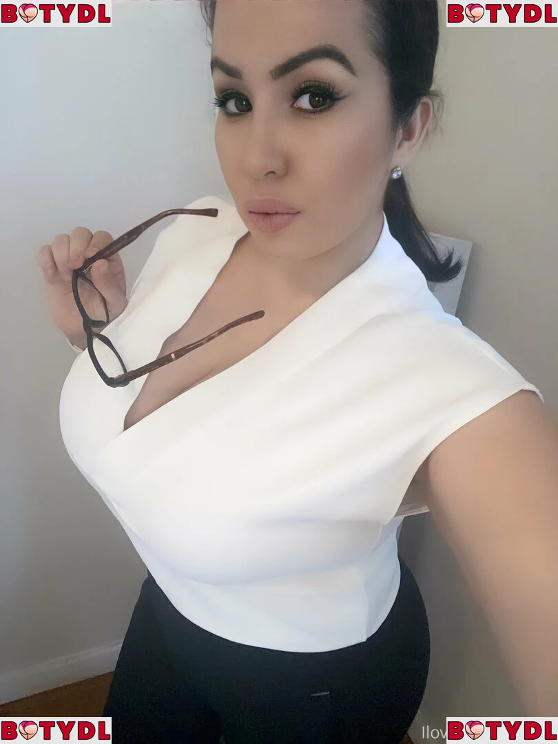 latinamilfnyc Onlyfans Photo Gallery 