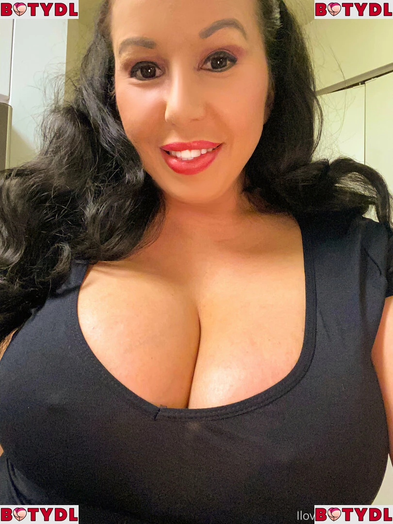 latinamilfnyc Onlyfans Photo Gallery 