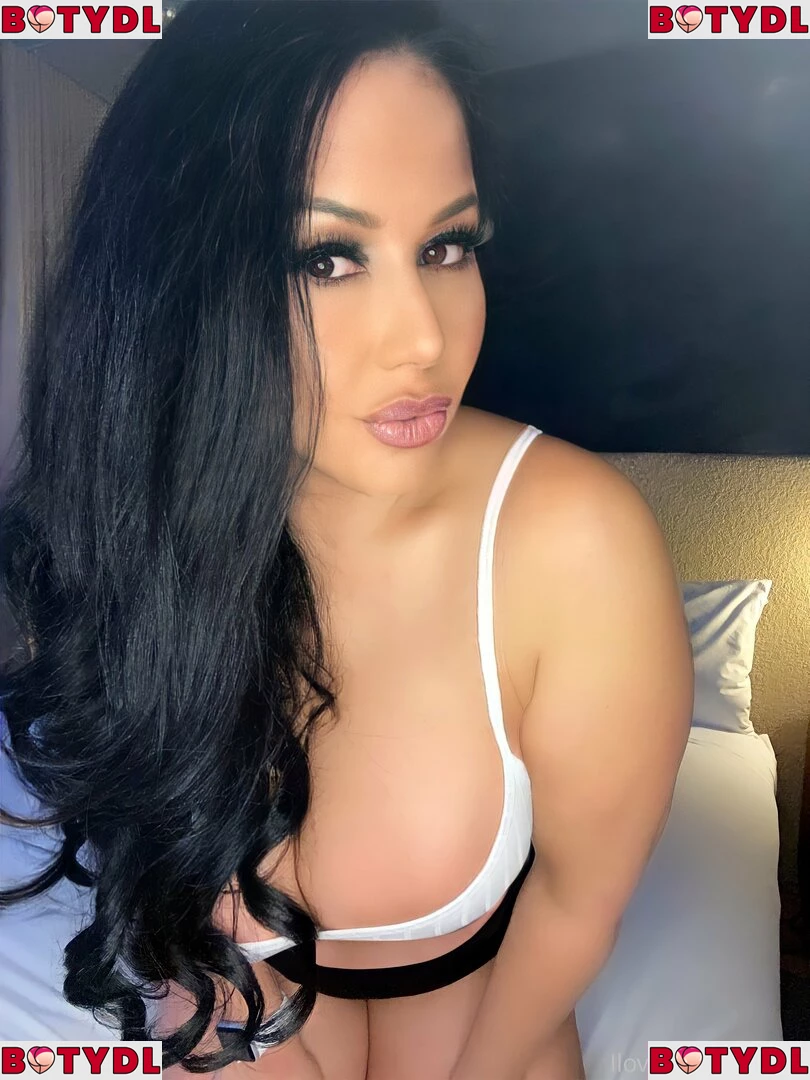 latinamilfnyc Onlyfans Photo Gallery 