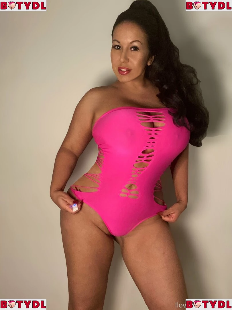 latinamilfnyc Onlyfans Photo Gallery 