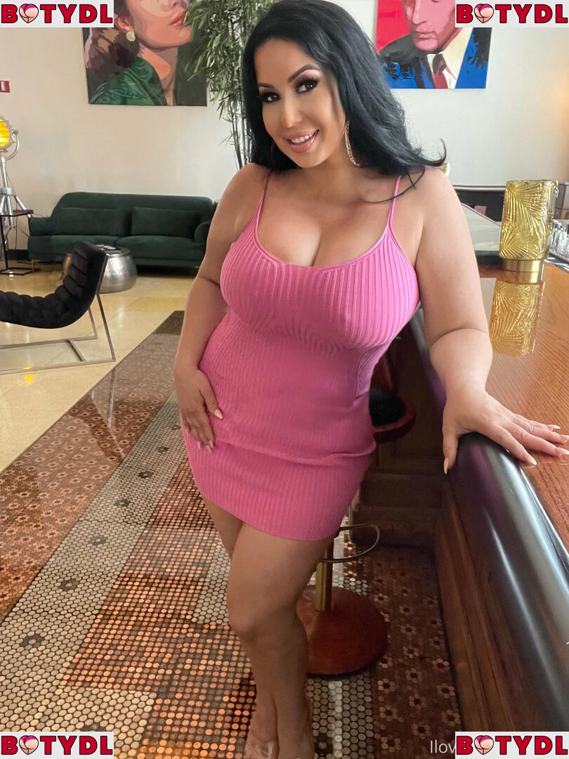 latinamilfnyc Onlyfans Photo Gallery 