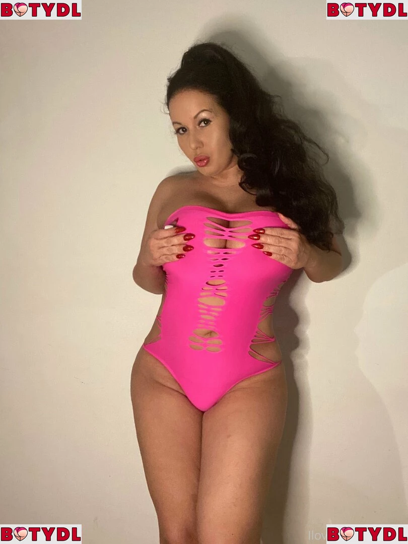 latinamilfnyc Onlyfans Photo Gallery 