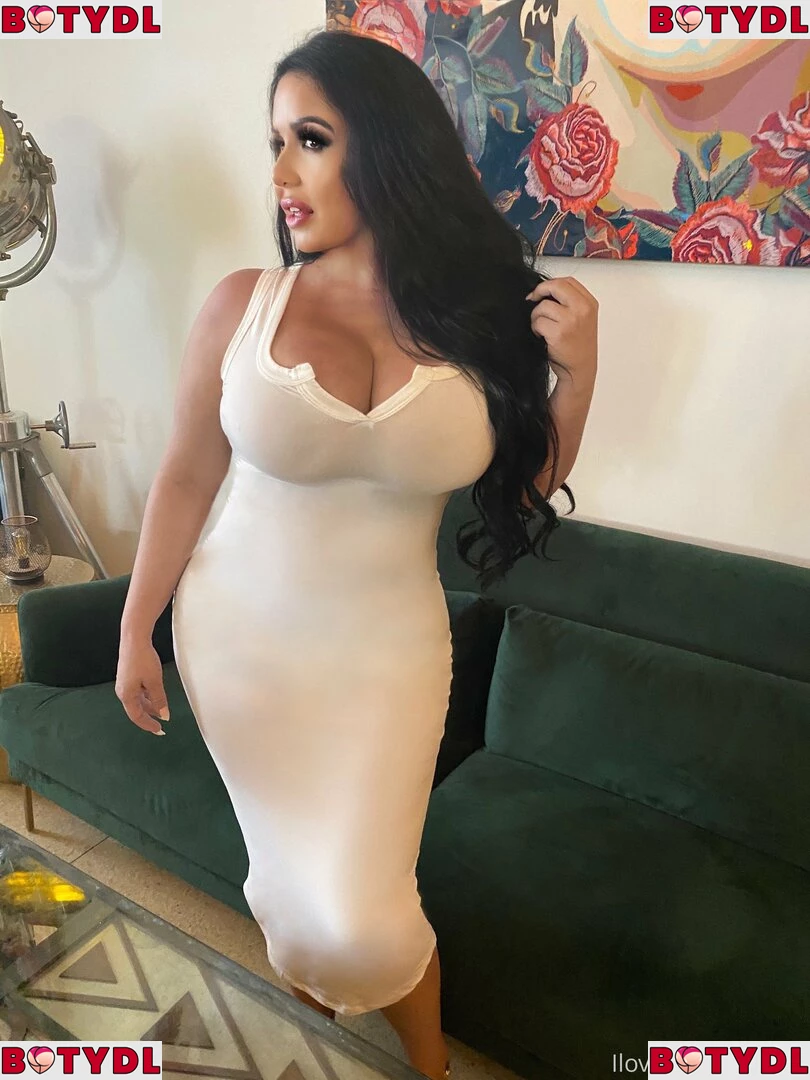 latinamilfnyc Onlyfans Photo Gallery 