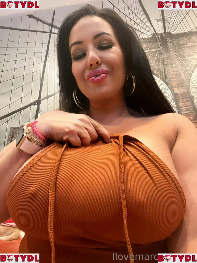 latinamilfnyc Onlyfans Photo Gallery 