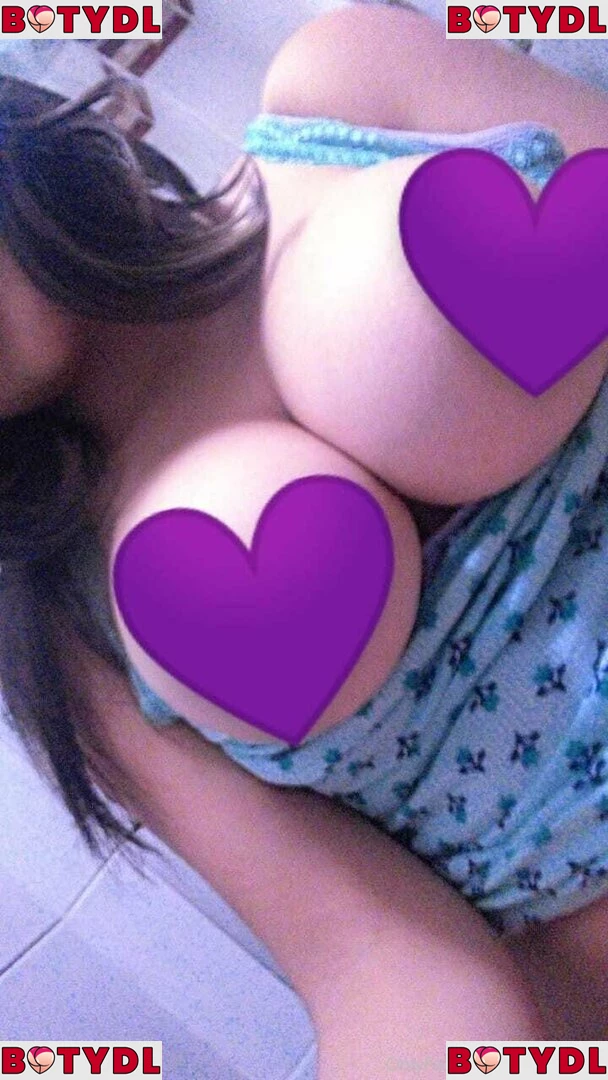 Yuwummie Onlyfans Photo Gallery 