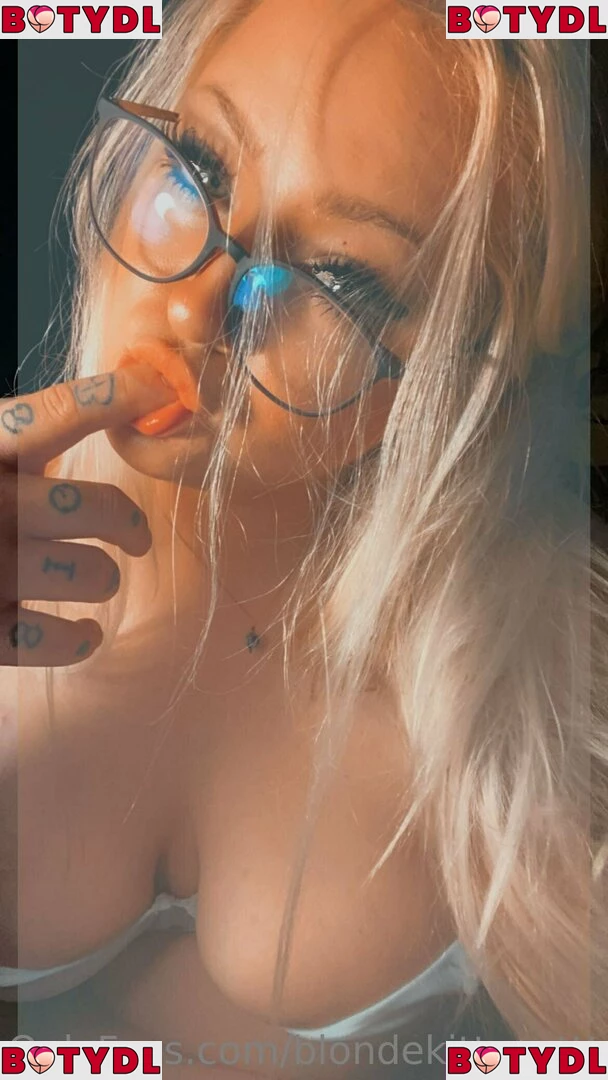 blondekittycattt Onlyfans Photo Gallery 