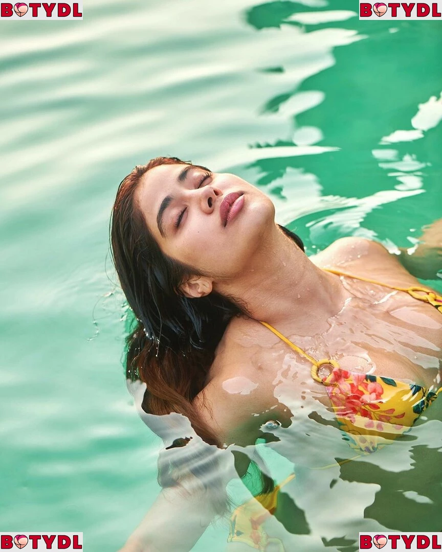 Janhvi Kapoor Onlyfans Photo Gallery 