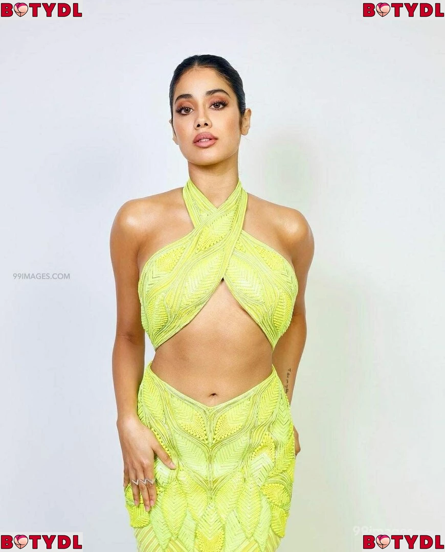 Janhvi Kapoor Onlyfans Photo Gallery 