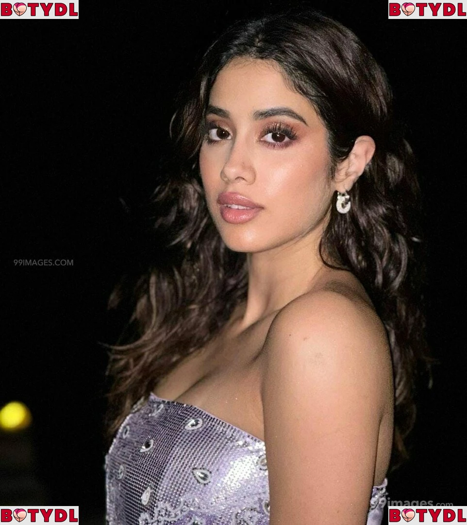 Janhvi Kapoor Onlyfans Photo Gallery 