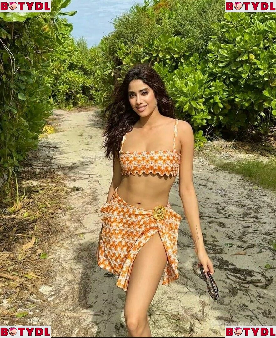 Janhvi Kapoor Onlyfans Photo Gallery 