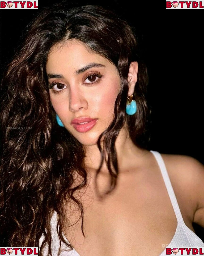 Janhvi Kapoor Onlyfans Photo Gallery 