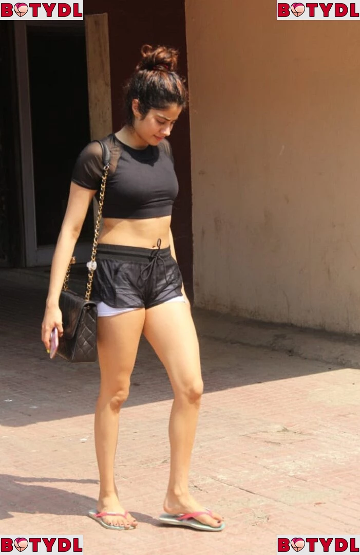 Janhvi Kapoor Onlyfans Photo Gallery 