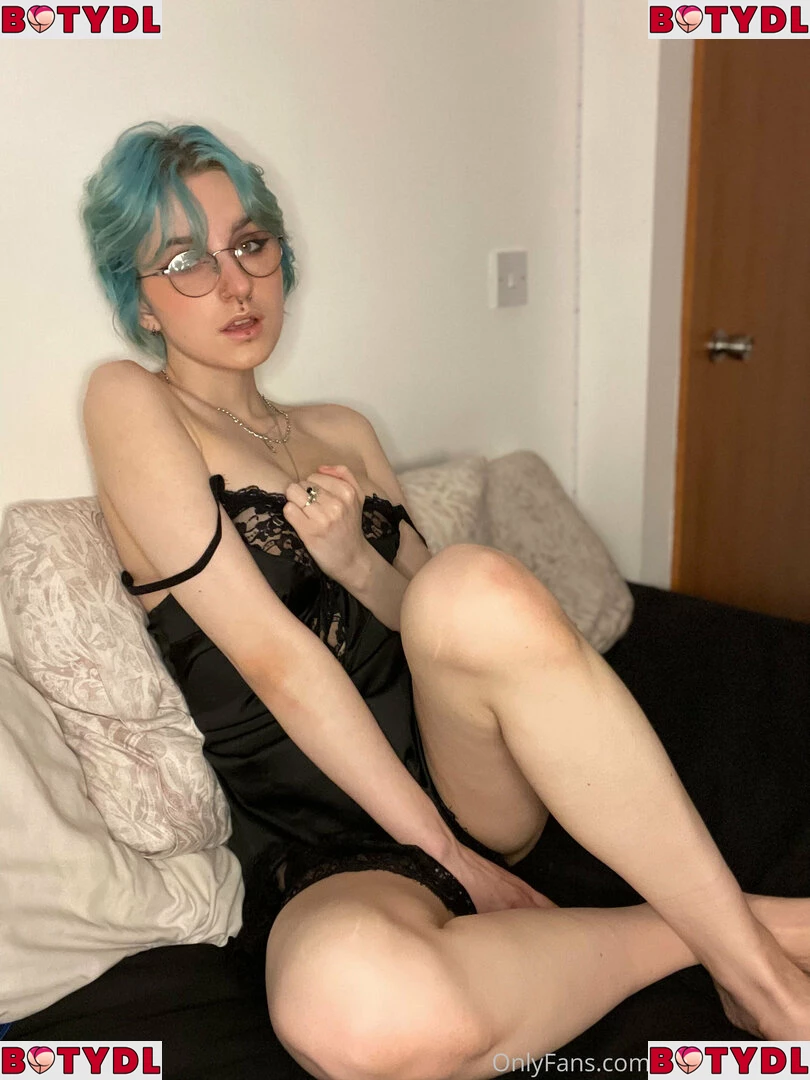 lyracr0w0-vip Onlyfans Photo Gallery 