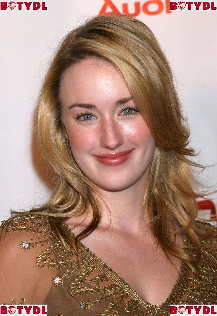 Ashley Johnson Onlyfans Photo Gallery 