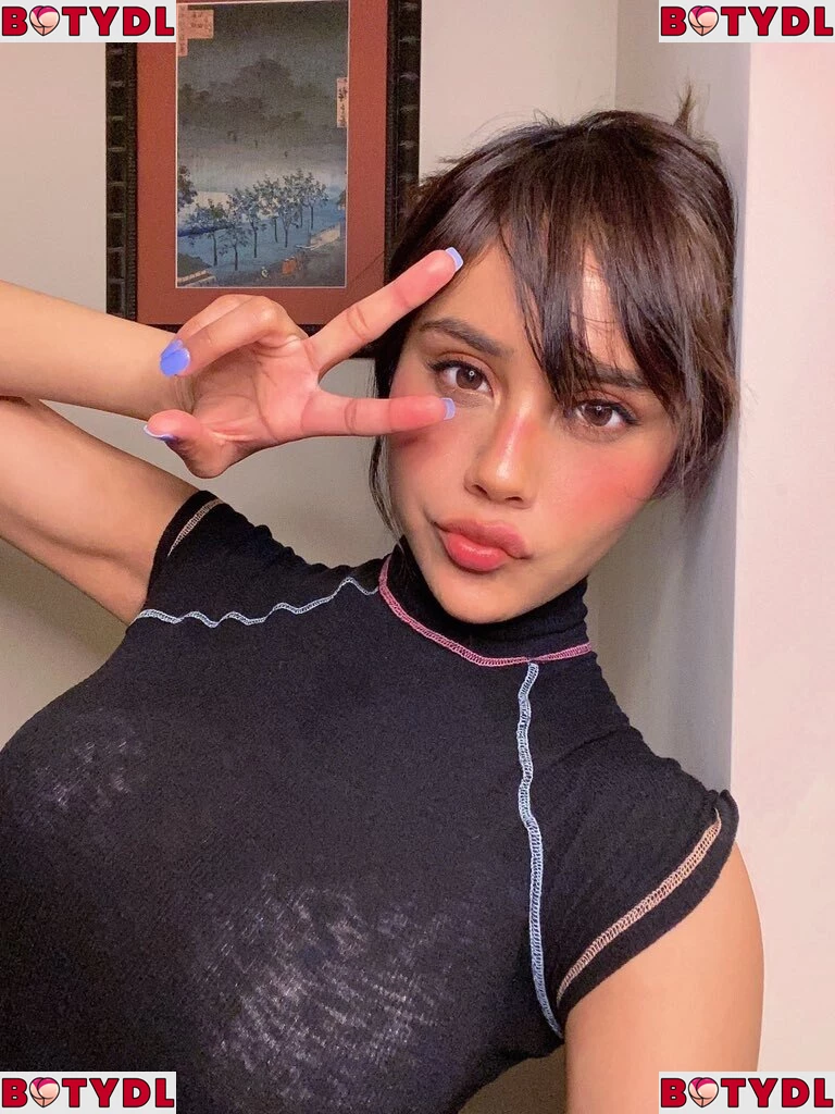 Neekolul Onlyfans Photo Gallery 