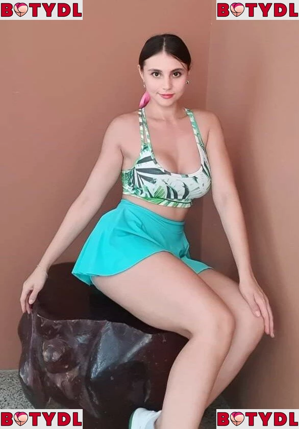 Emilia Vizcarra Onlyfans Photo Gallery 