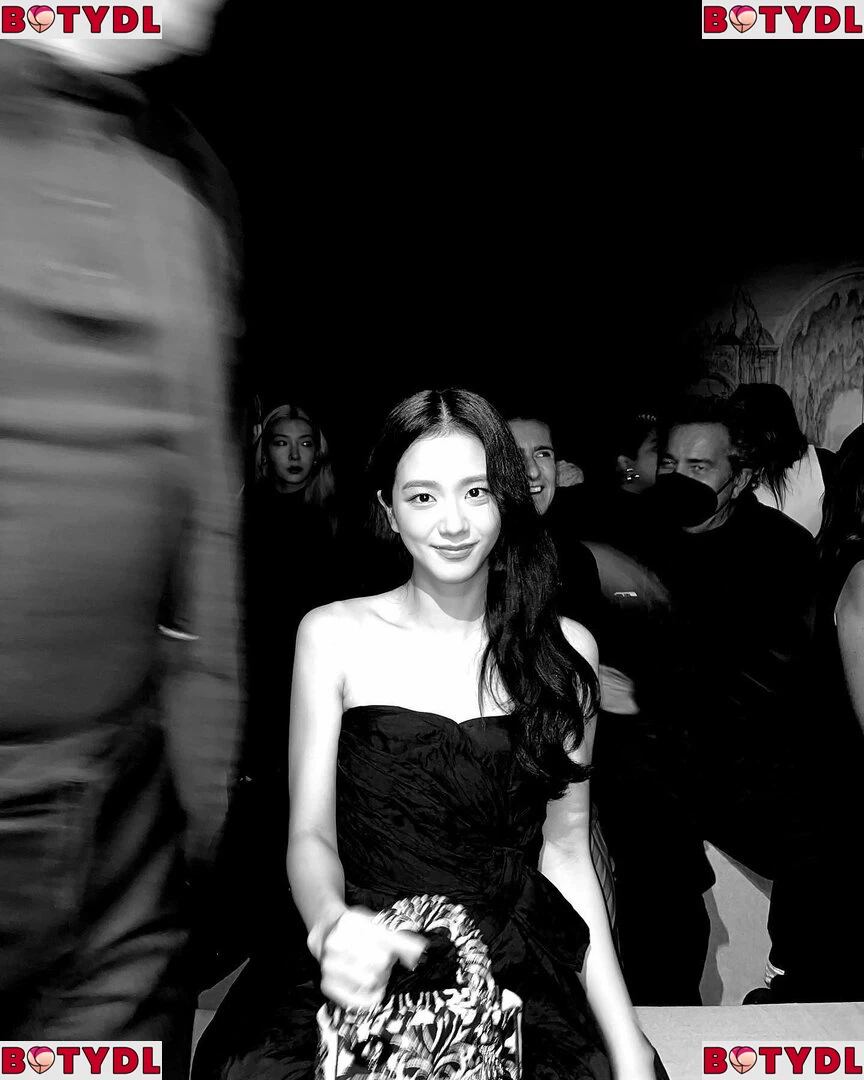 Jisoo Onlyfans Photo Gallery 