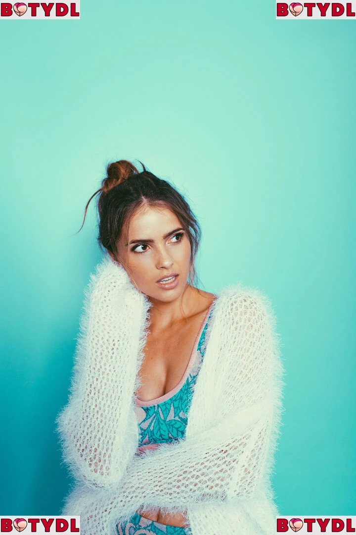 Shelley Hennig Onlyfans Photo Gallery 