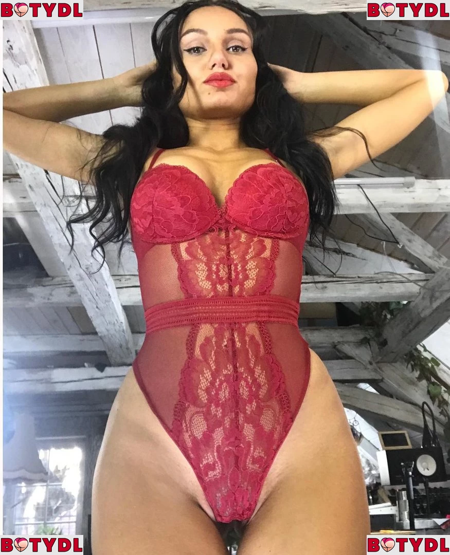 Carinnha White Onlyfans Photo Gallery 