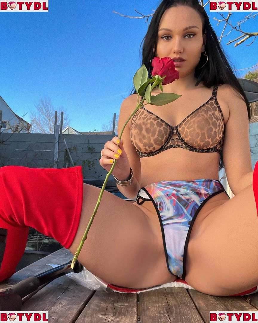 Carinnha White Onlyfans Photo Gallery 