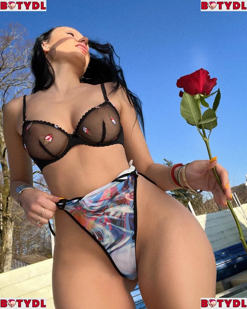 Carinnha White Onlyfans Photo Gallery 