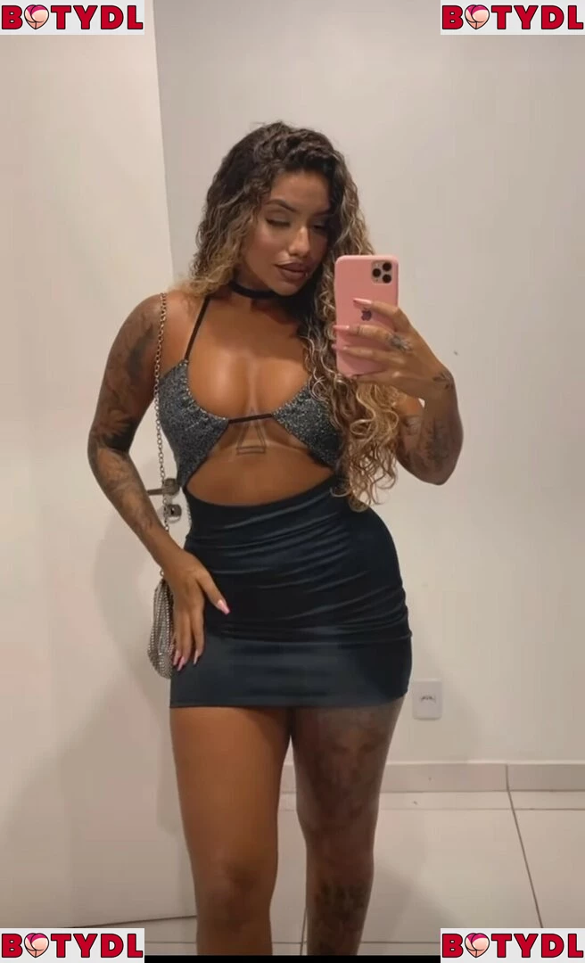 Muito Linda Onlyfans Photo Gallery 